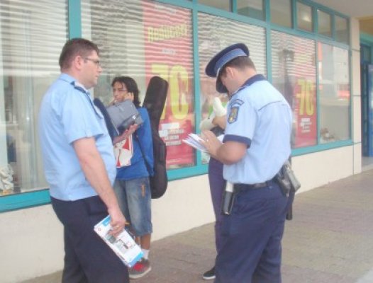 Nu se mai cântă la colţ de stradă: vine poliţia şi-ţi dă amendă